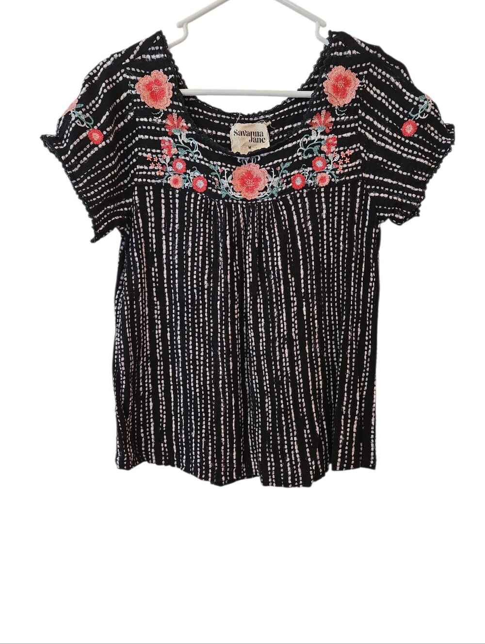 SAVANNA JANE BOHO EMBROIDERED FLORAL SHORT- SLEEVE TOP. SIZE MEDIUM. BLACK